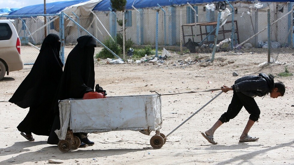 "الصليب الأحمر": مئات الأطفال محتجزون في سجون للبالغين بشمال شرق سوريا