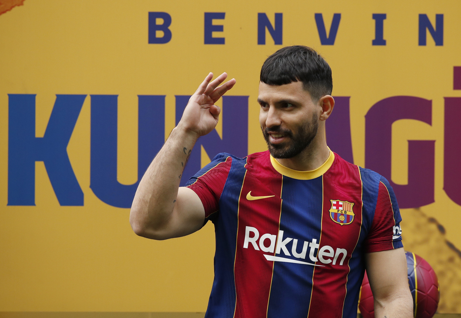 أول تصريح لأغويرو بعد انضمامه إلى برشلونة: ميسي سيبقى