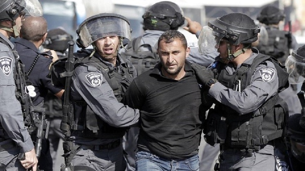 إسرائيل تعتقل 19 فلسطينيا من الضفة بينهم قيادي في 