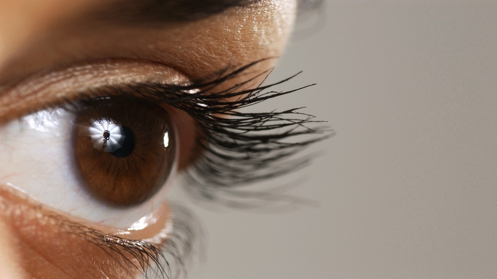 طبيب أعصاب يكشف العلاقة بين رفة العين والسرطان