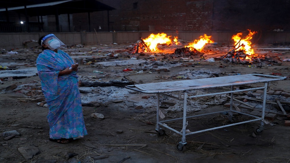 الهند.. عودة امرأة لمنزلها بعد أسبوعين من الإعلان عن وفاتها بكورونا وحرق جثتها