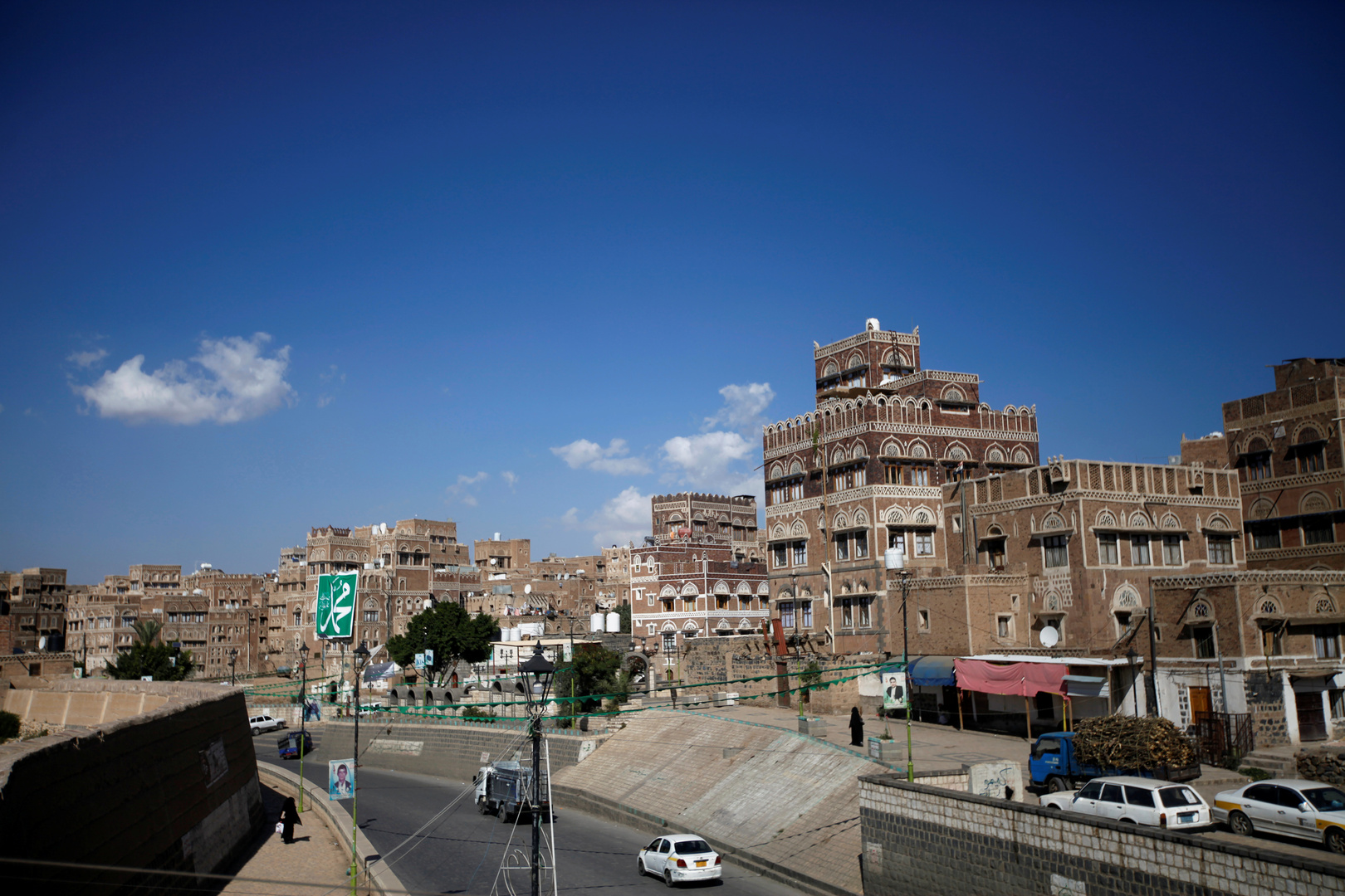 الحوثيون يرحبون بجهود عمان ويعلنون 