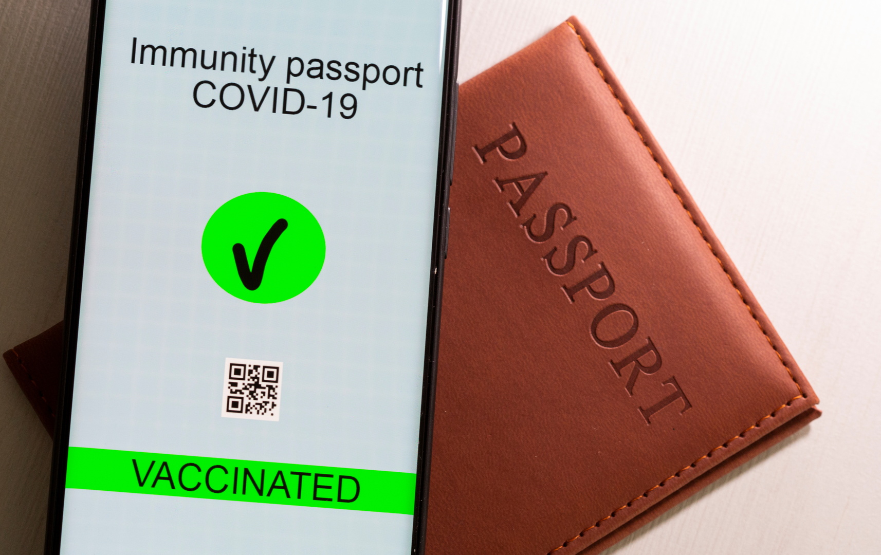 أول بلد عربي يصدر جوازات سفر للمحصنين ضد كورونا
