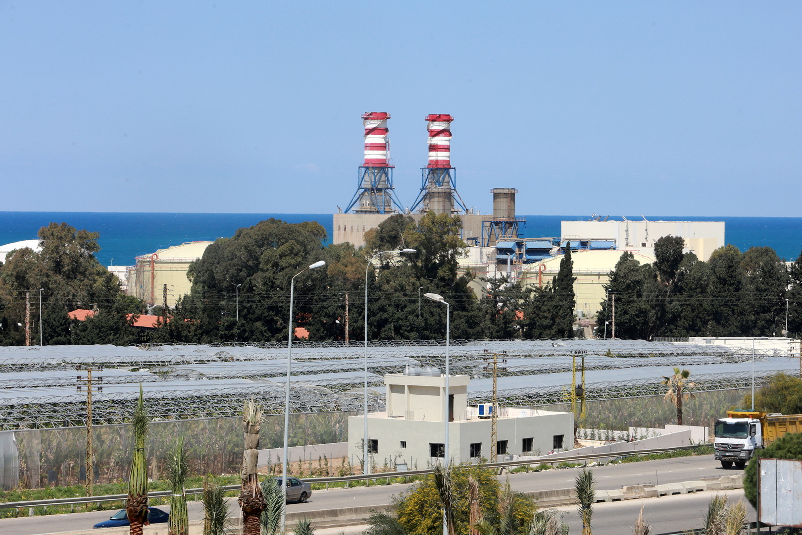 الرئيس اللبناني يوافق على قرض لاستيراد الوقود اللازم لتوليد الكهرباء
