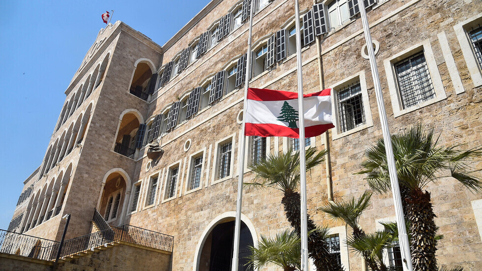 بسبب انقطاع الإنترنت.. لبنان يواجه شبح العزلة عن العالم