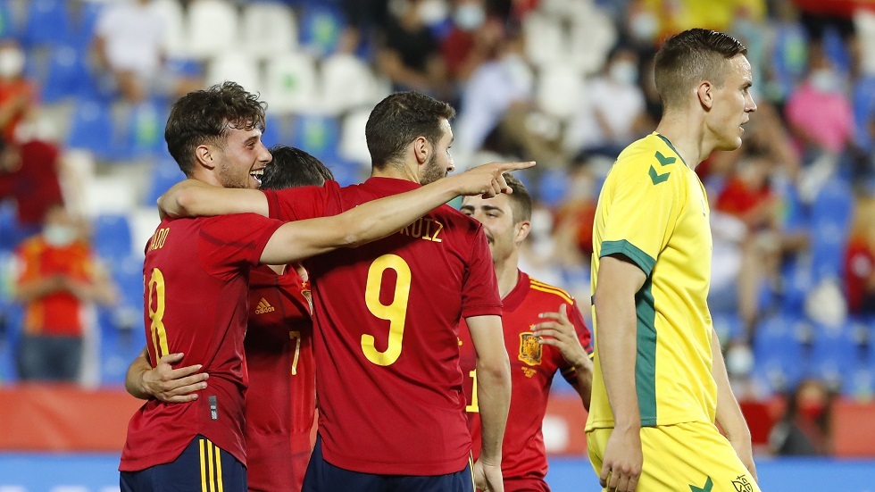 شباب إسبانيا ينجزون المهمة أمام ليتوانيا بدلا من المنتخب الأول الخاضع للعزل