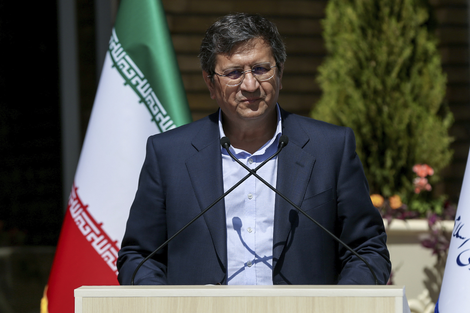 مرشح رئاسي إيراني يعرب عن استعداده للقاء بايدن
