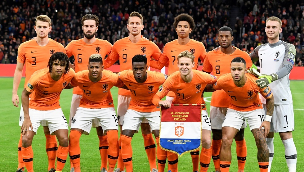 توجيه نصيحة لمدرب هولندا بطريقة غريبة .. صورة
