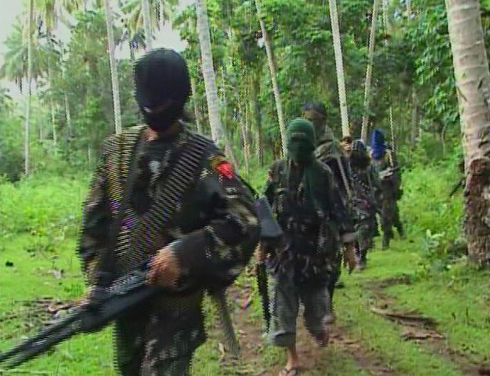 قوات فلبينية تقتل 4 مسلحين من جماعة 