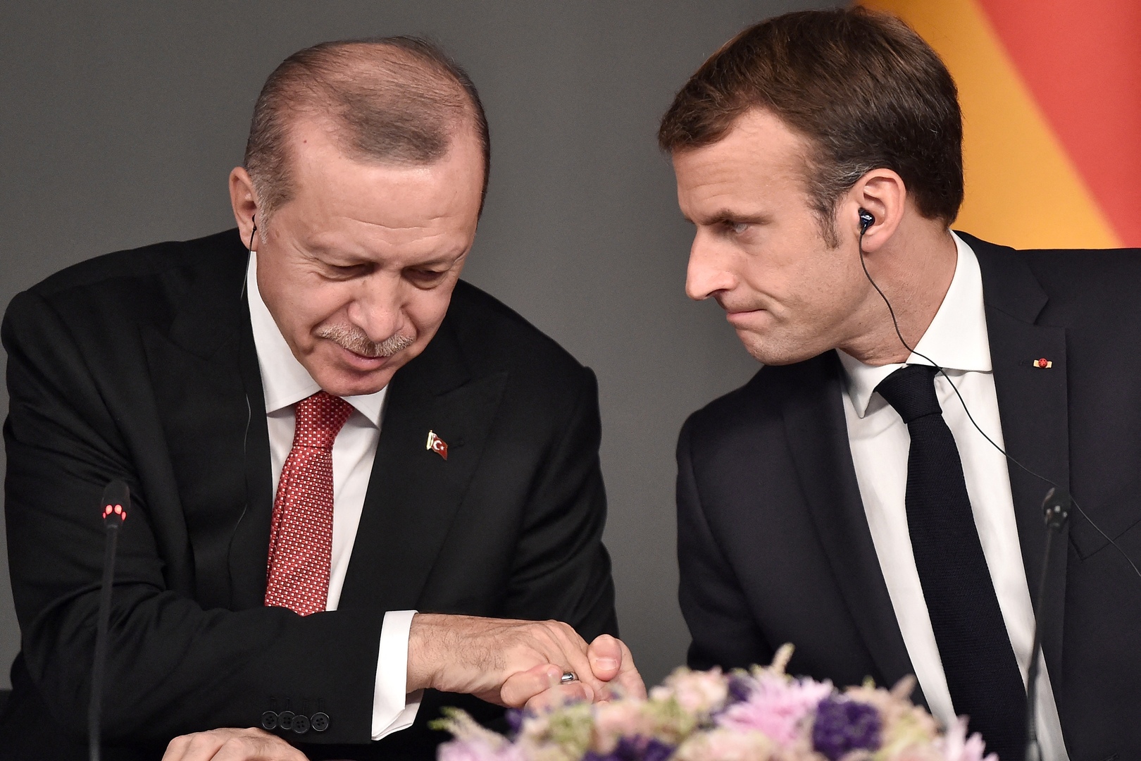 محادثة أطول من المقرر بين ماكرون وأردوغان