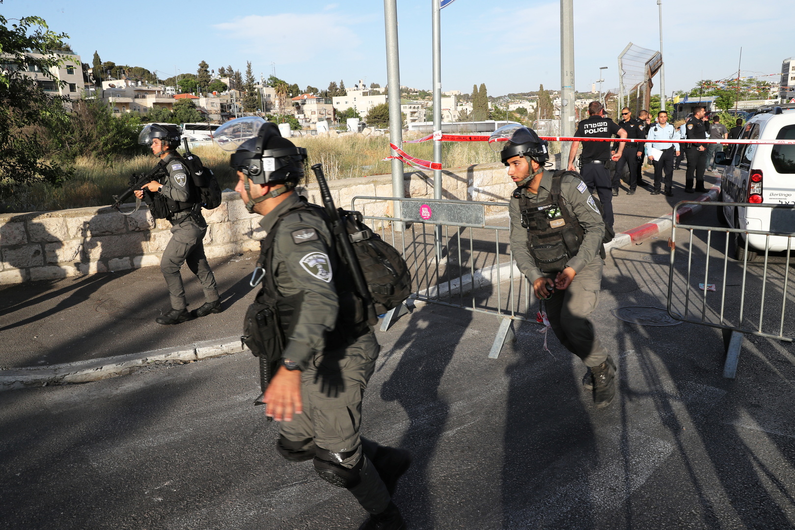 القوات الإسرائيلية تعتدي بالضرب على شبان فلسطينيين بساحة باب العامود وتخليها قبيل بدء مسيرة الأعلام