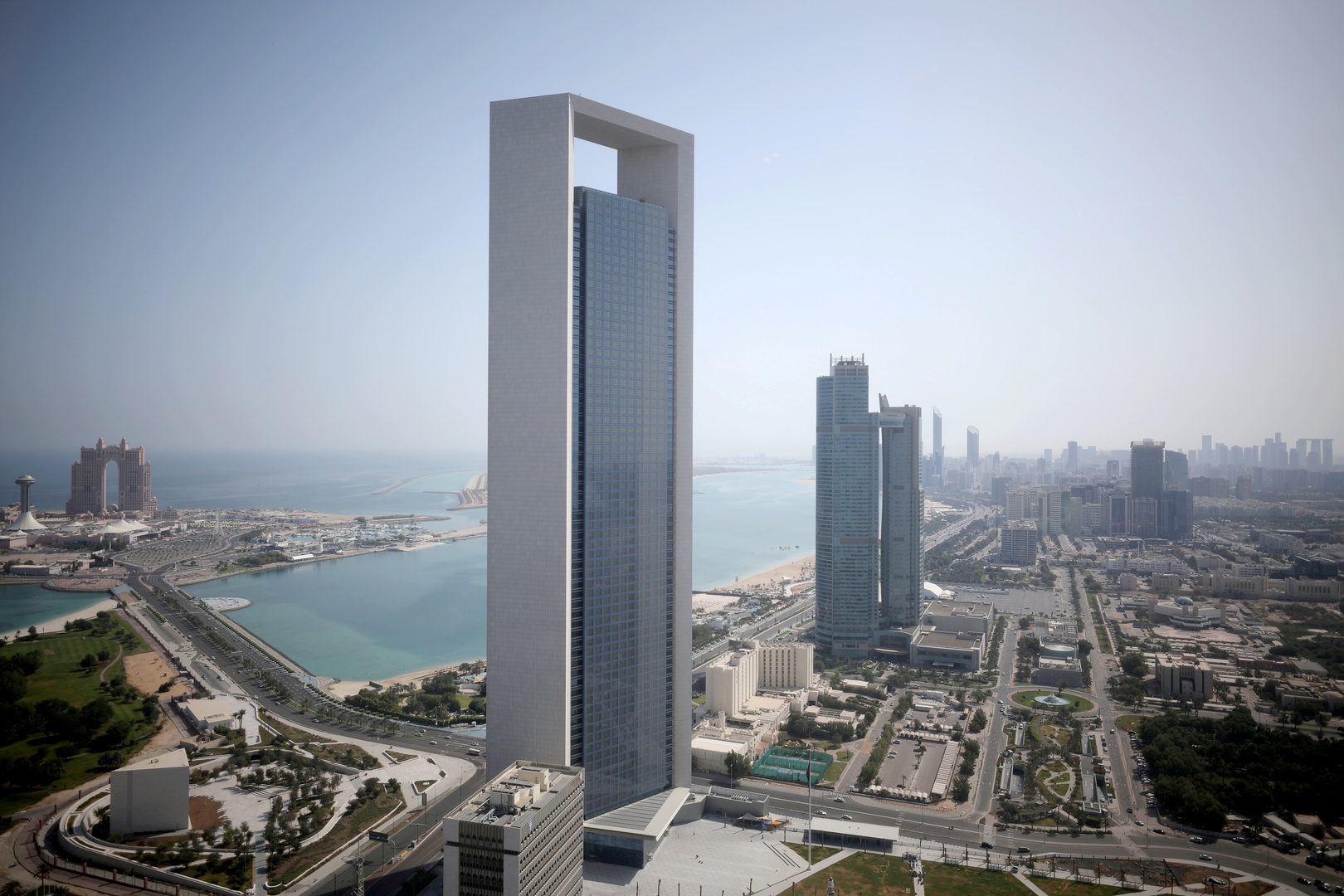 أبو ظبي أول مدينة في العالم تتسلم عقارا جديدا ضد 