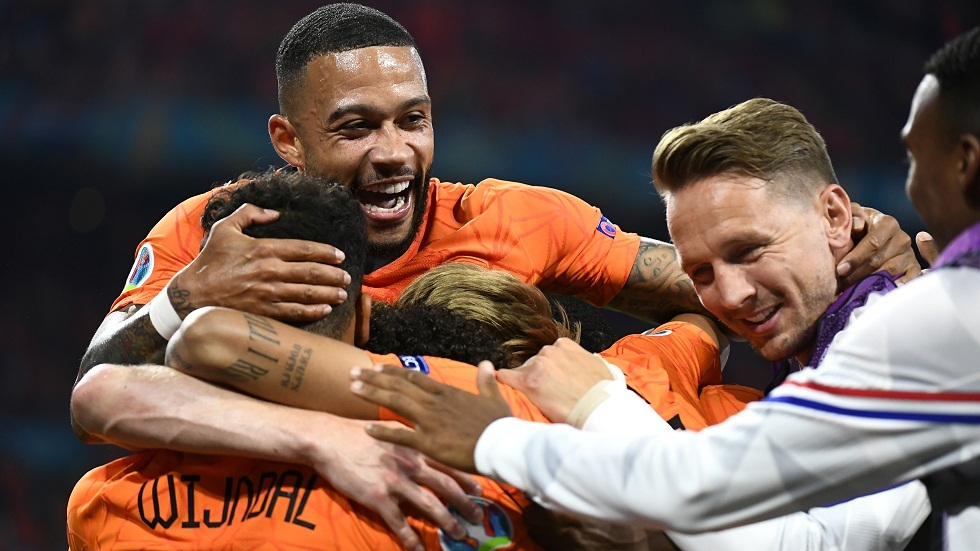 أمم أوروبا.. هولندا تحقق فوزها الثاني وتتأهل إلى دور الـ16 (فيديو)