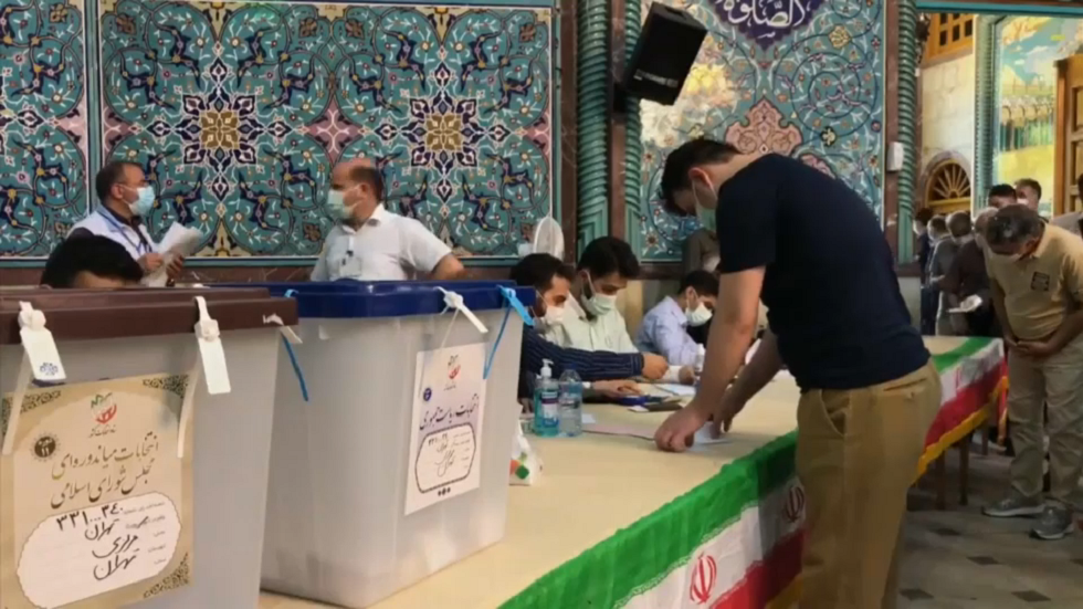 إيران تشهد انتخابات رئاسية وخامنئي يدعو لمشاركة واسعة