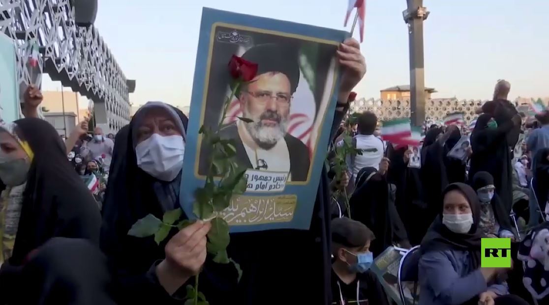 احتفالات واسعة في أنحاء إيران لمؤيدي إبراهيم رئيسي بعد فوزه في الانتخابات