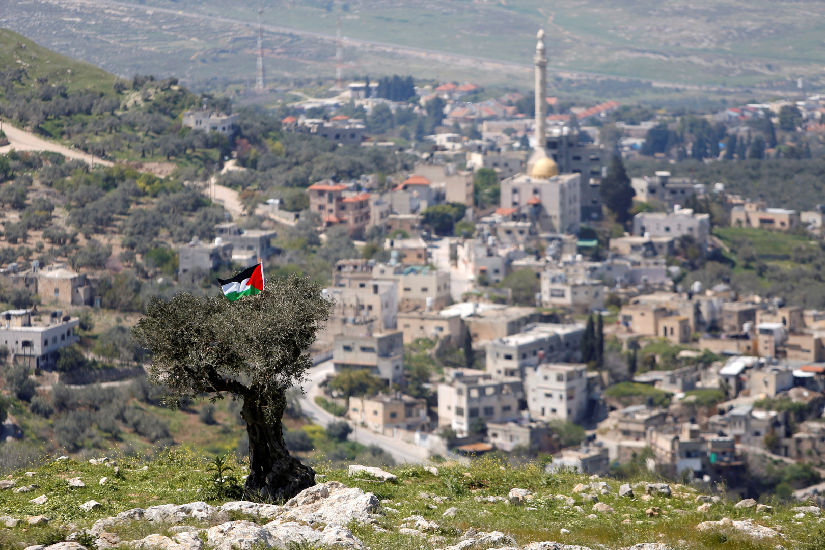إعلام عبري:  إخلاء البؤرة الاستيطانية في جبل صبيح قد ينفذ نهاية الشهر