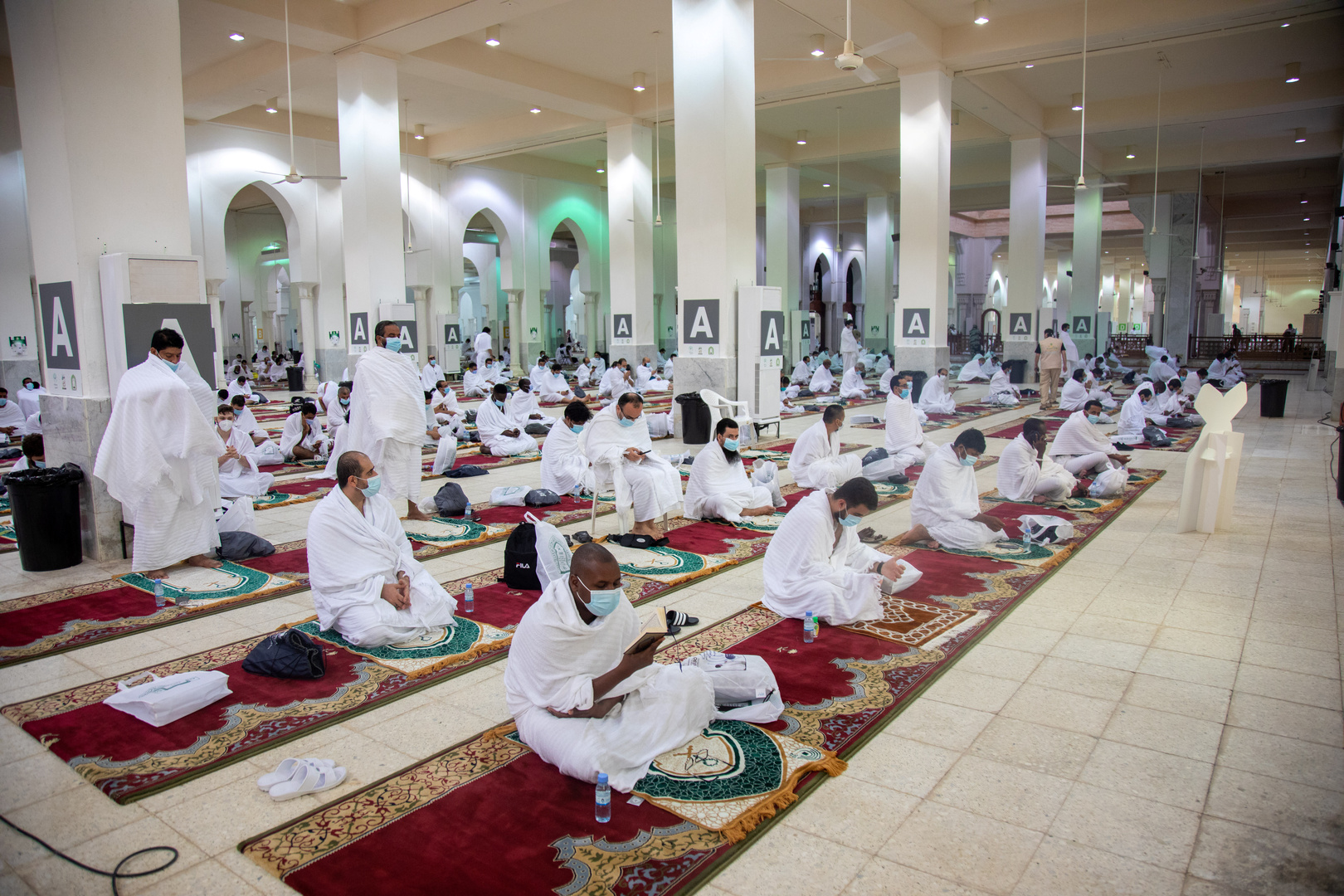 7 إجراءات.. السعودية تحدث كافة البروتوكولات الصحية في المساجد