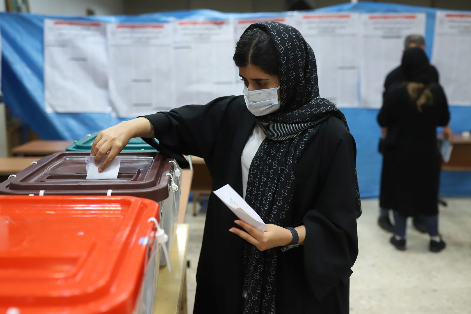 مستشار سابق في الحرس الثوري الإيراني يفوز في الانتخابات البرلمانية النصفية عن دائرة طهران