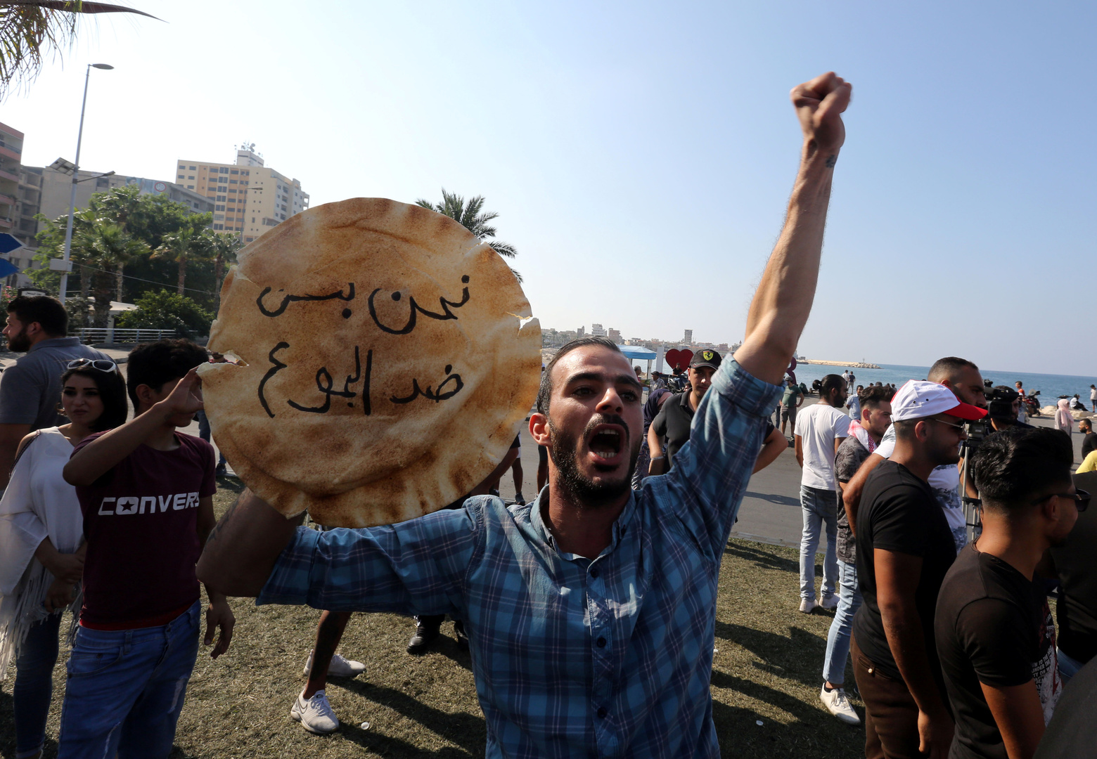 للمرة الخامسة خلال عام واحد.. الحكومة اللبنانية ترفع سعر ربطة الخبز