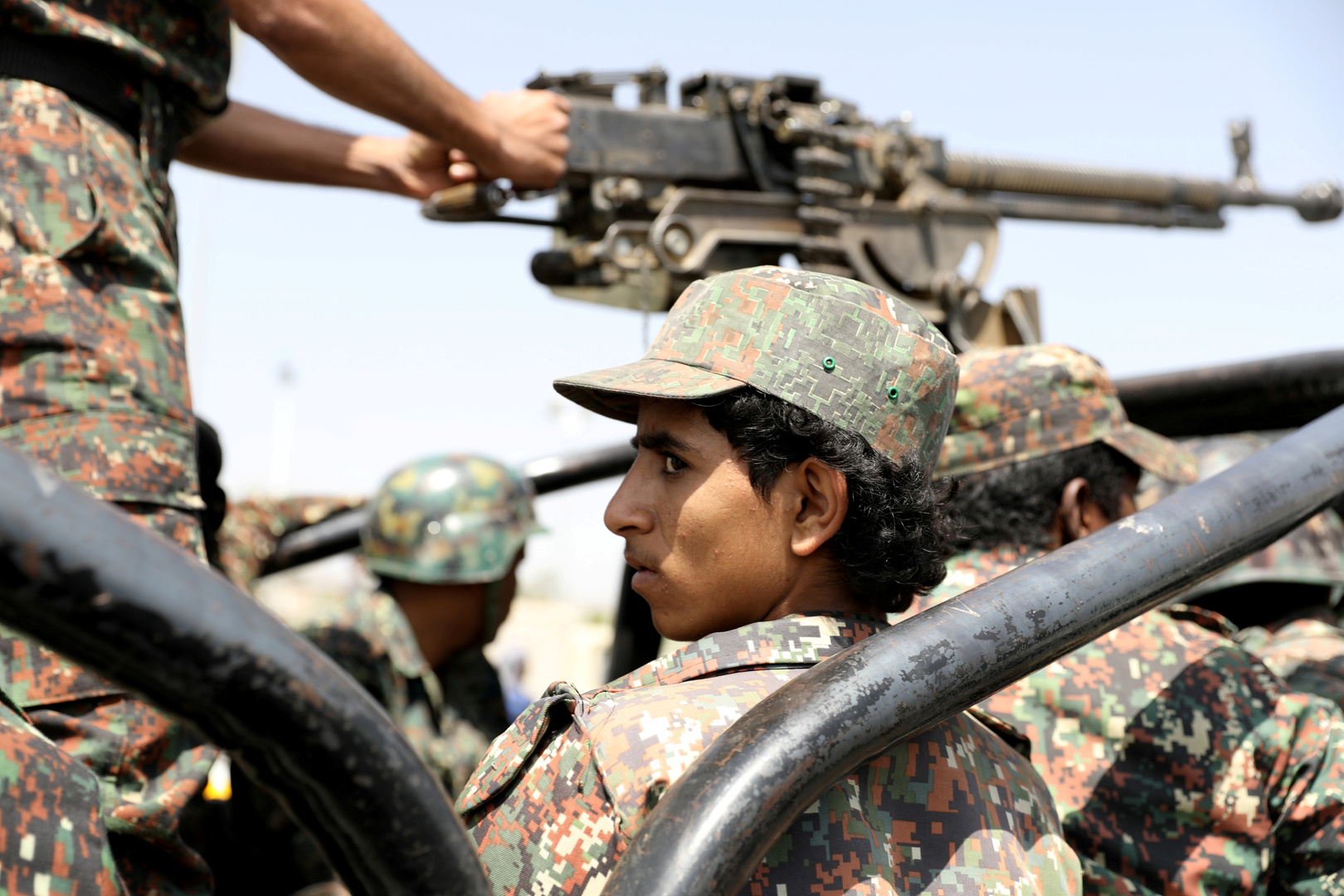الحوثيون يعلنون شنهم هجوما جديدا على قاعدة الملك خالد الجوية في السعودية