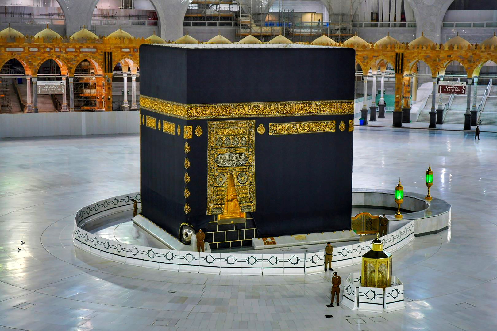 Кааба прямой эфир. Масджид мечеть Кааба. Кааба в Мекке. Храм Кааба в Мекке. Кааба 2021.