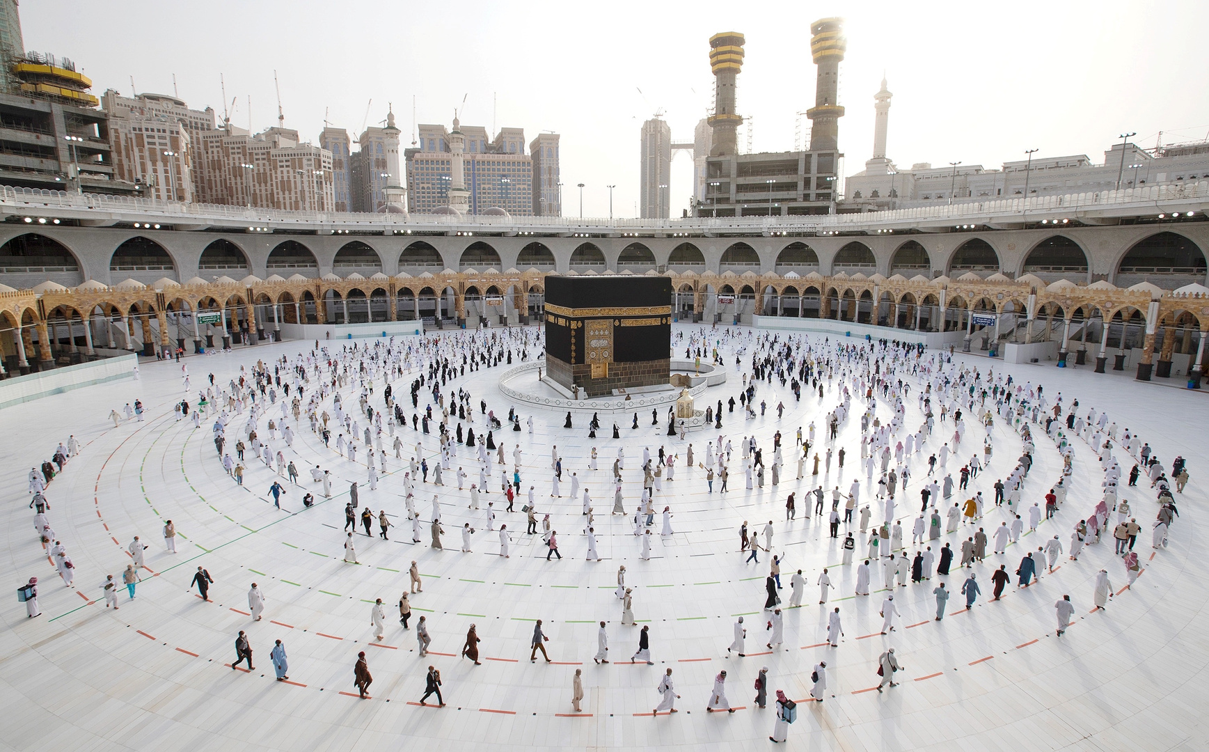 السعودية..الانتهاء من صيانة أبواب المسجد الحرام استعدادا لموسم حج هذا العام (صور)