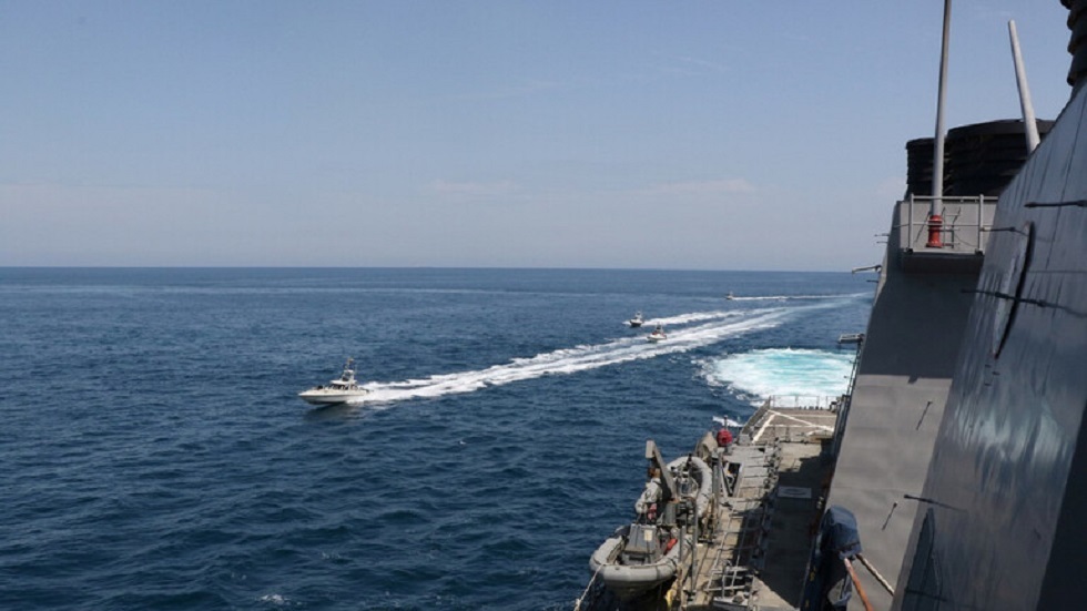 البحرية الإيرانية تبدأ مناورات 