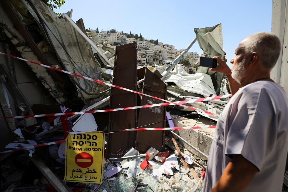 إسرائيل تجبر مواطنا فلسطينيا على هدم منزله في جبل المكبر بالقدس