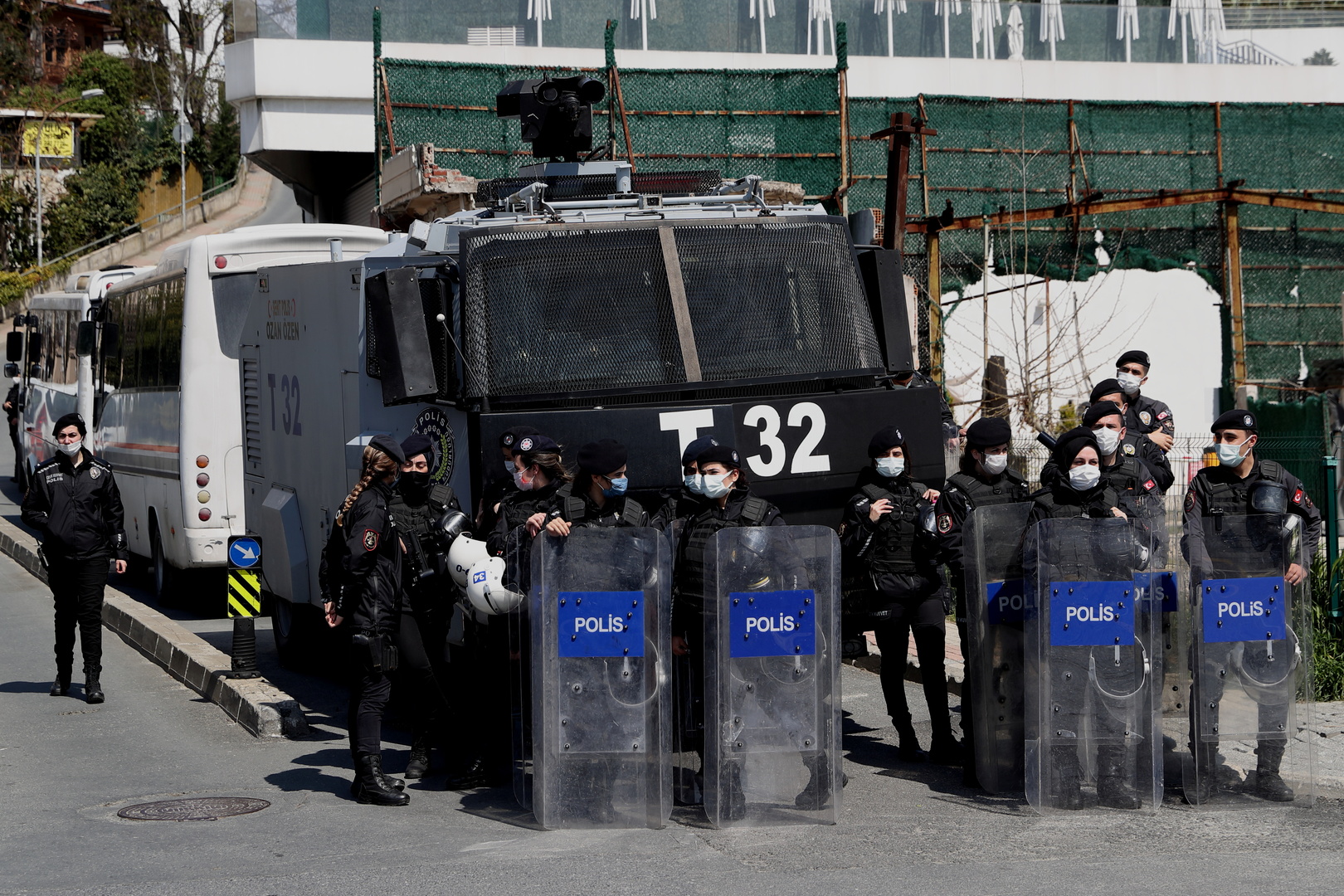 تركيا.. حبس 9 أشخاص على صلة بتنظيم 