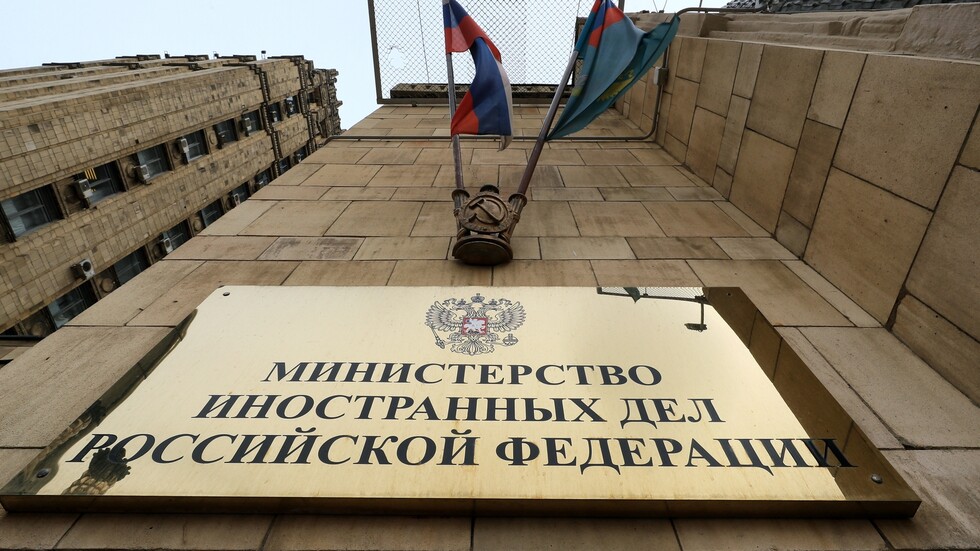 لأول مرة منذ عودته إلى موسكو.. سفير واشنطن يعقد اجتماعا في الخارجية الروسية