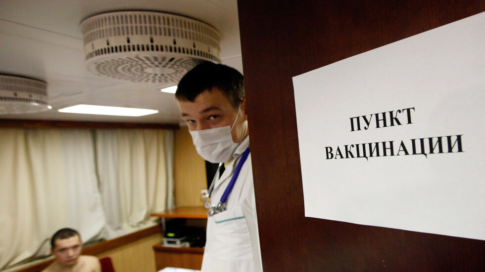 الجيش الروسي يطلق حملة لتجديد التطعيم ضد كورونا بين صفوفه