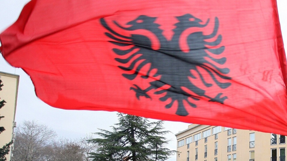 ألبانيا تشتبه بتجسس مواطنين روسيين و5 تشيكيين على تدريبات للناتو