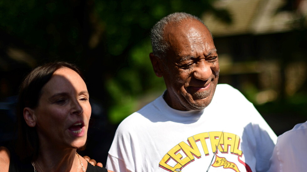 الولايات المتحدة.. صدمة وغضب بعد تبرئة الفنان الكوميدي بيل كوسبي من تهمة الاعتداء الجنسي