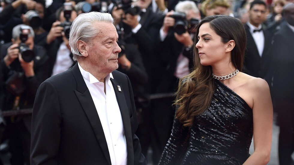 آلان ديلون يكشف سبب إثارة بوتين للإعجاب والرهبة