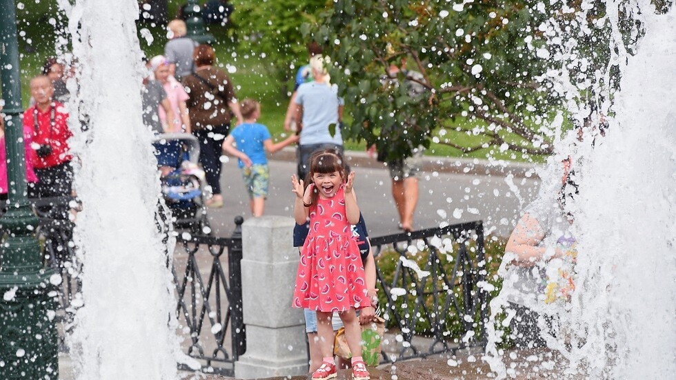 وفاة طفلتين بسبب الحر داخل سيارة في روستوف