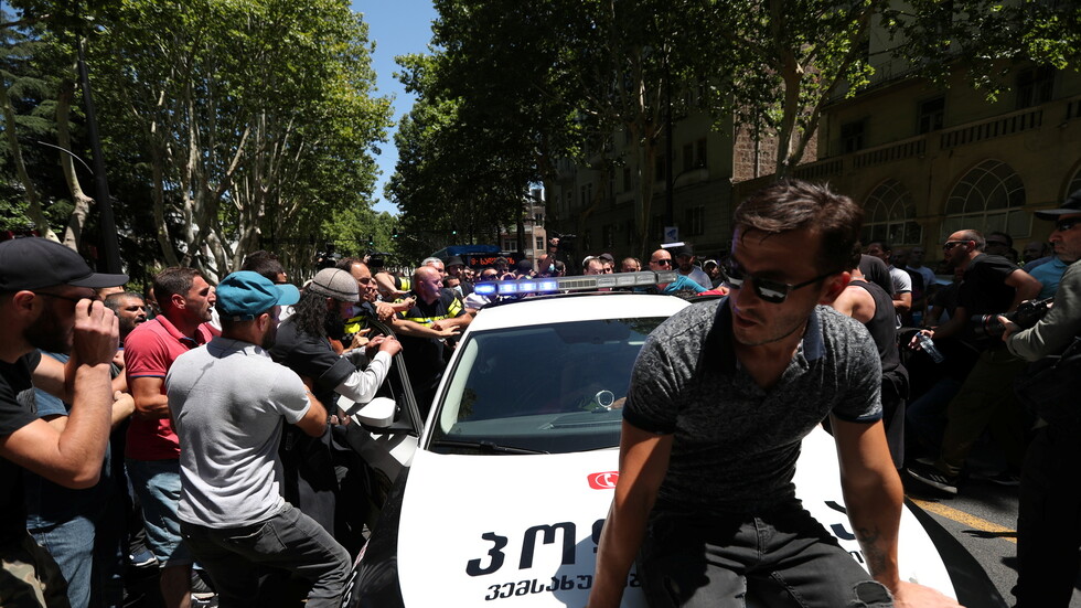 جورجيا.. إصابة أكثر من 50 صحفيا في احتجاجات مناهضة للمثليين