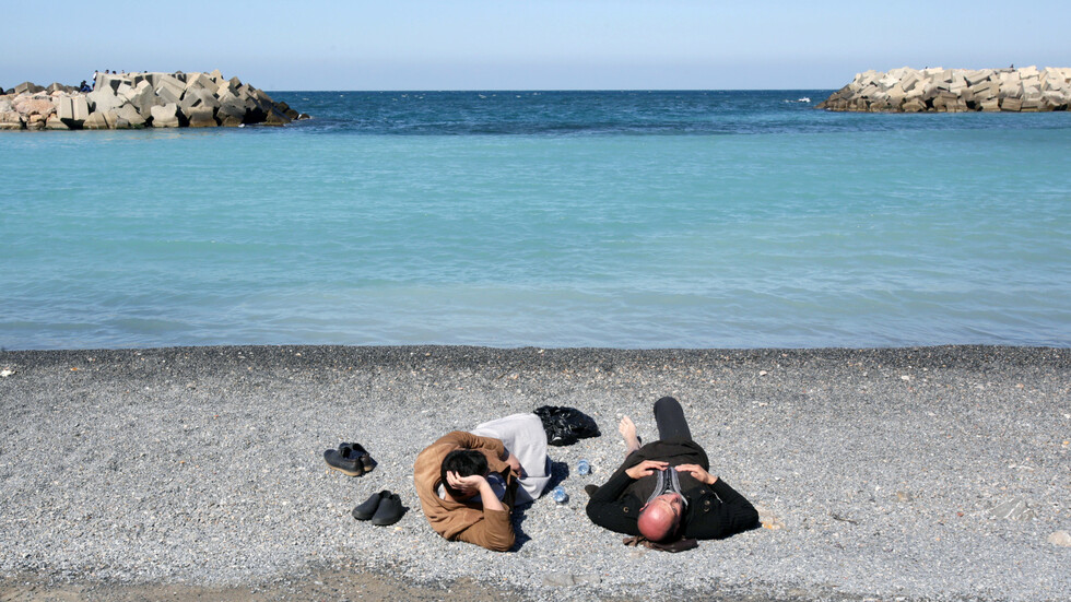 الجزائر.. وزارة الداخلية تكشف عن حالة المصابين جراء حادثة الإغماء الجماعي بشواطئ تنس