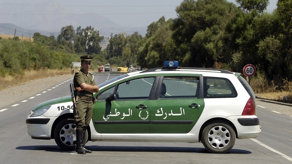 الإفراج عن 13 محتجزا في الجزائر بعفو رئاسي