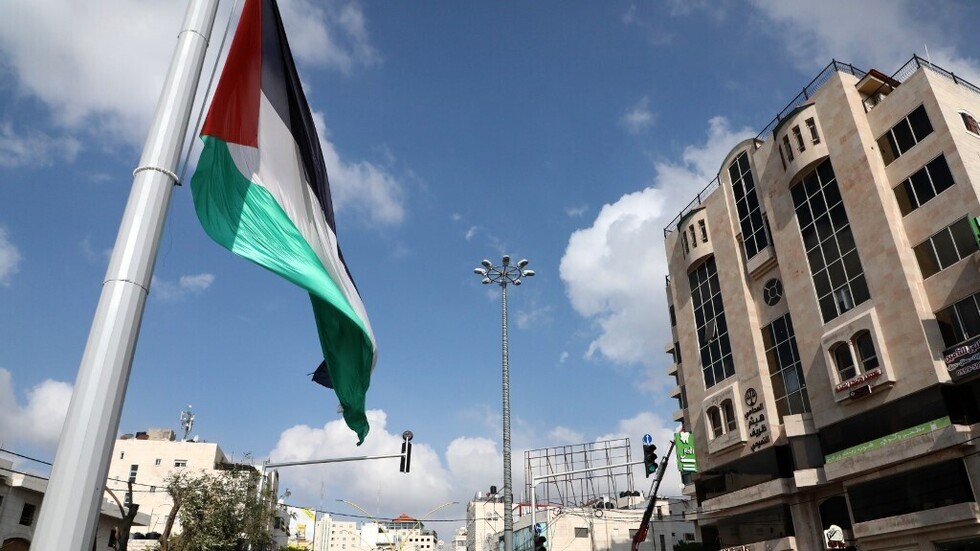 لجنة تقصي الحقائق الفلسطينية في ملف تبادل لقاحات كورونا مع إسرائيل تحيل تقريرها لرئيس الوزراء