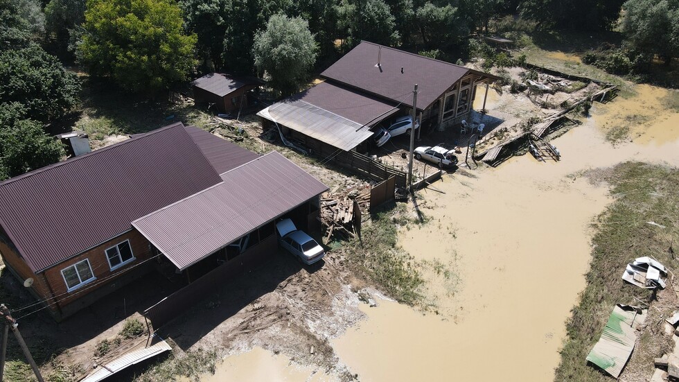 حصيلة ضحايا الفيضانات في إقليم كراسنودار الروسي ترتفع إلى 8