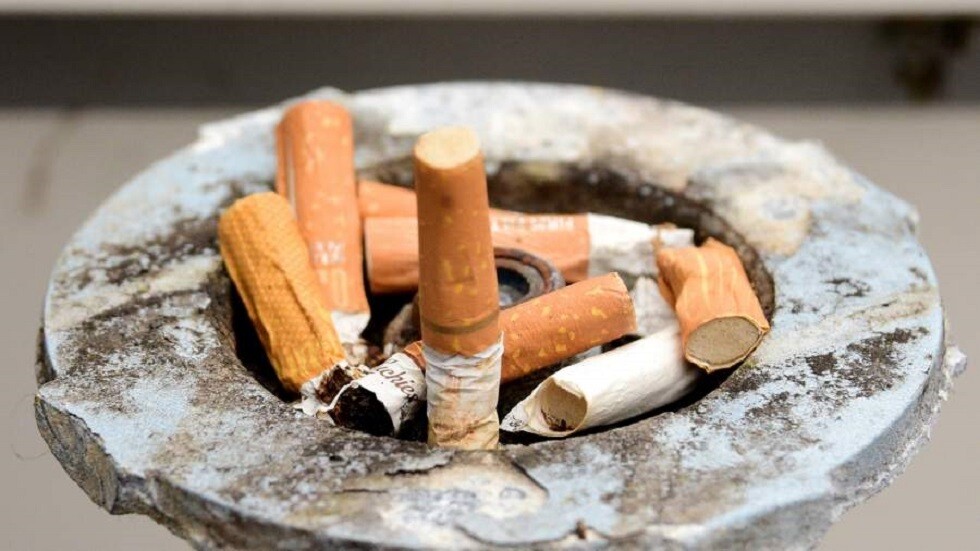 العلماء يربطون بين التدخين وتطور خطر الإصابة بالخرف