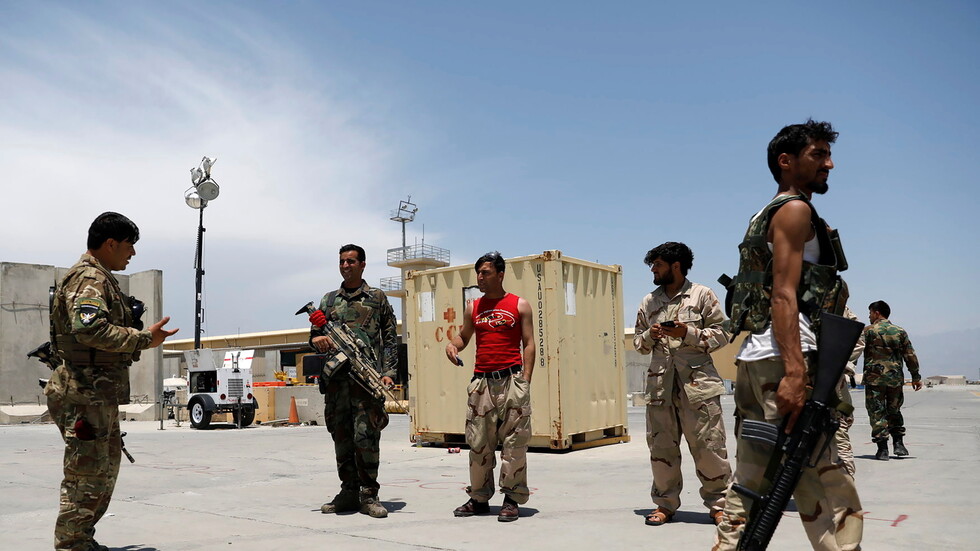 مصدر أمني بطاجيكستان: عودة مئات الجنود الأفغان لبلادهم بعد فرارهم من "طالبان"