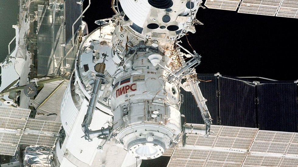 روغوزين يعلن التاريخين الاحتياطيين لانطلاق مختبر 