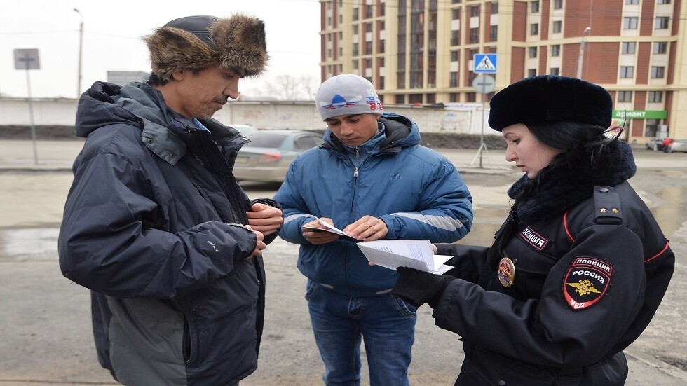 الداخلية الروسية تقترح إلغاء الإقامة المؤقتة للأجانب في روسيا