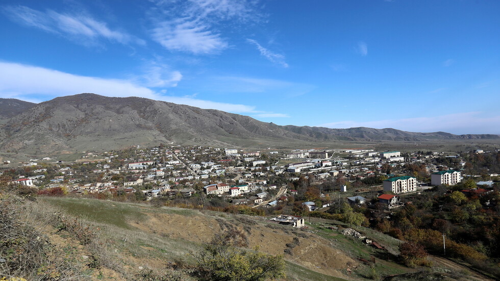 صحيفة عبرية: تعطل حافلة وزير إسرائيلي سابق عند حدود إيران