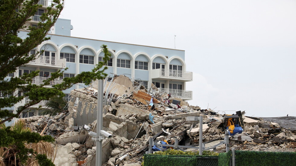 انتشال 15 جثة من موقع انهيار المبنى في فلوريدا الأمريكية وارتفاع عدد الضحايا إلى 79