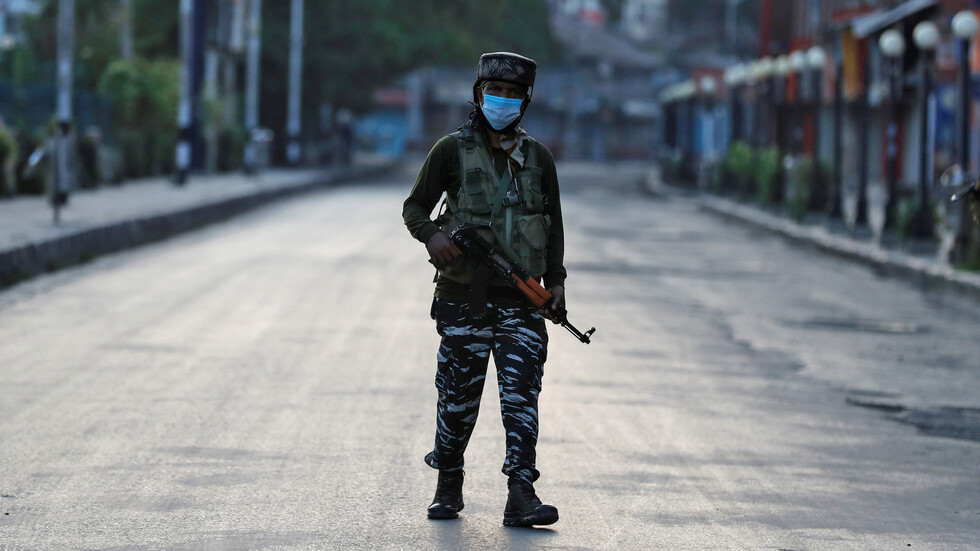 وسائل إعلام: الهند تقيل 11 موظفا حكوميا في كشمير بتهمة 