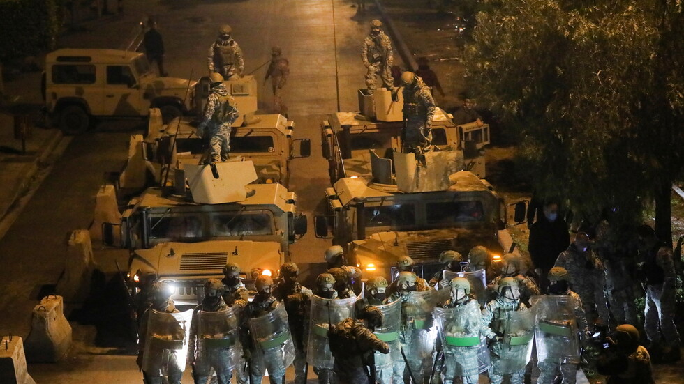 لبنان.. اشتباكات عنيفة بين عائلتين في مدينة طرابلس شمال البلاد