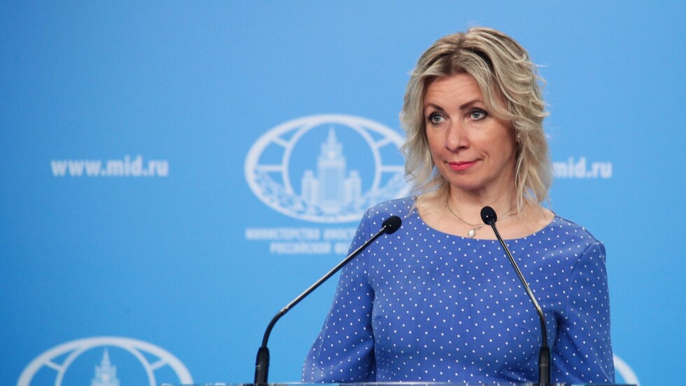 موسكو: تصريحات فرنسا عن اللقاحات تمييزية وتحيي روح الفصل العنصري النازي