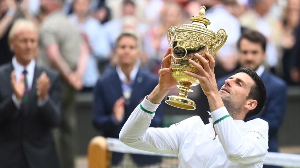 دجوكوفيتش يتوج بلقب ويمبلدون ويعادل رقم الأسطورتين نادال وفيدرر (فيديو)